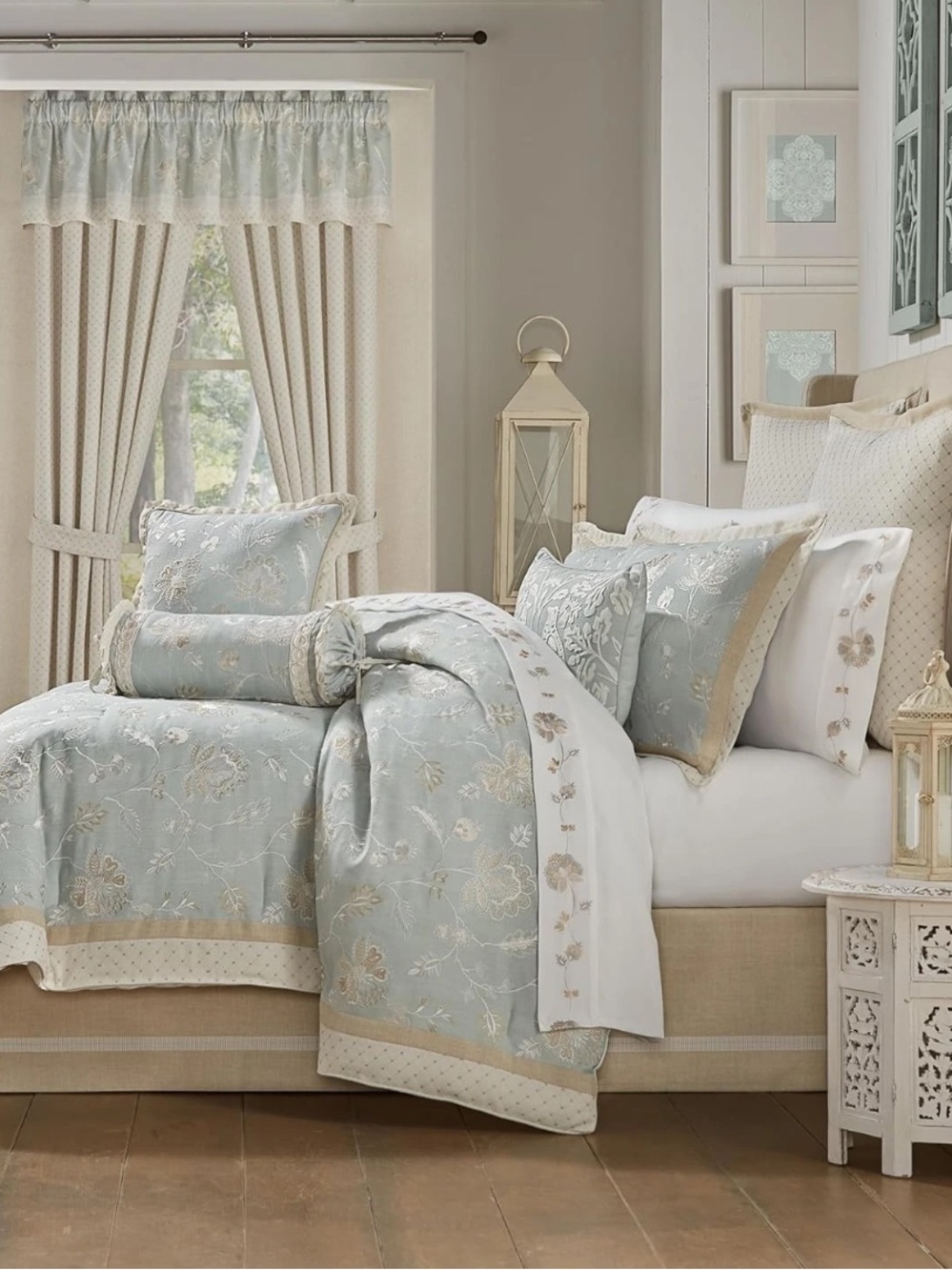 J Queen New York Garden View 4-Pc. Comforter Set, Queen - Spa NWT